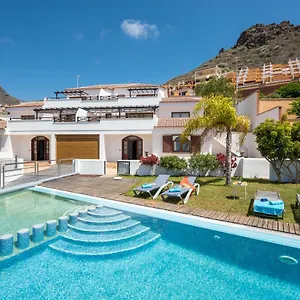 https://2charming-villahuge-terracespoolgardenseaview.adeje-hotels.com
